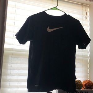 Black nike dri-fit tee shirt